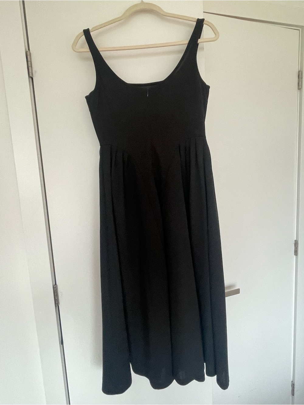 CIDER Black Midi Scoop-Neck Dress - Picture 6 of 7